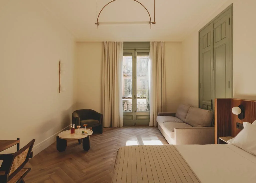 バルコニー付き4人部屋 — Casa Llimona Hotel Boutique