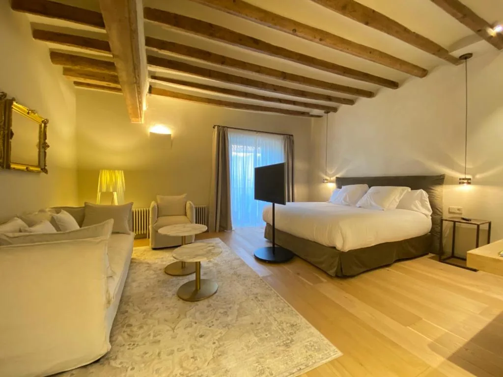 Suite Junior con balcone — Casa Llobera 1792