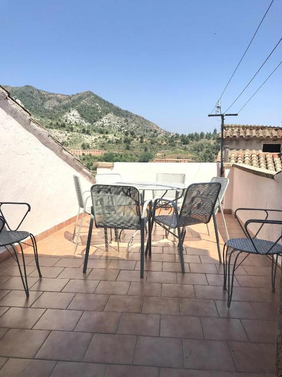 Casa Lola Beceite, terraza, barbacoa y chimenea