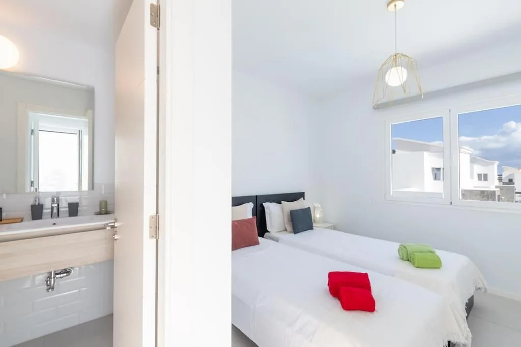 Casa Lolalo - Modern Villa with pool, 15min walk to Marina Rubicón