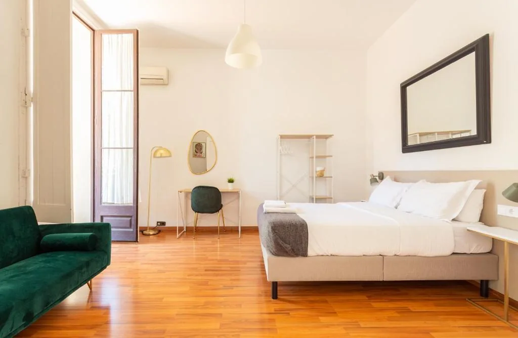 Camera doppia con bagno in comune — Casa Lolita