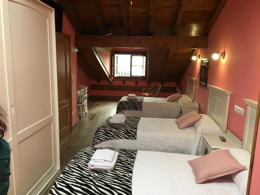 Habitación Triple con baño privado — Casa Los Laureles