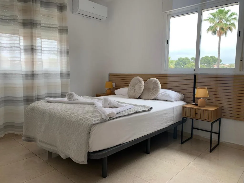 Camera familiare con vista sulle montagne — Casa los Pinos Calpe Playa