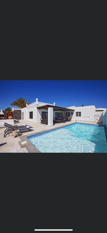 Casa Lucie a Stylish 3 bed Villa in PDC with private pool and sunny terrace to enjoy