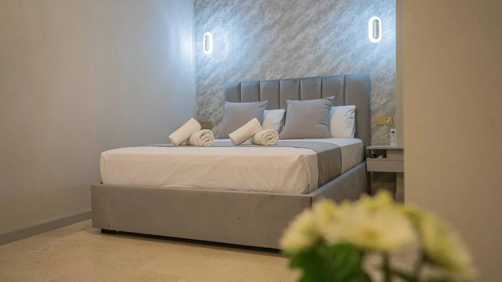 Quarto com cama grande — Casa Luxore