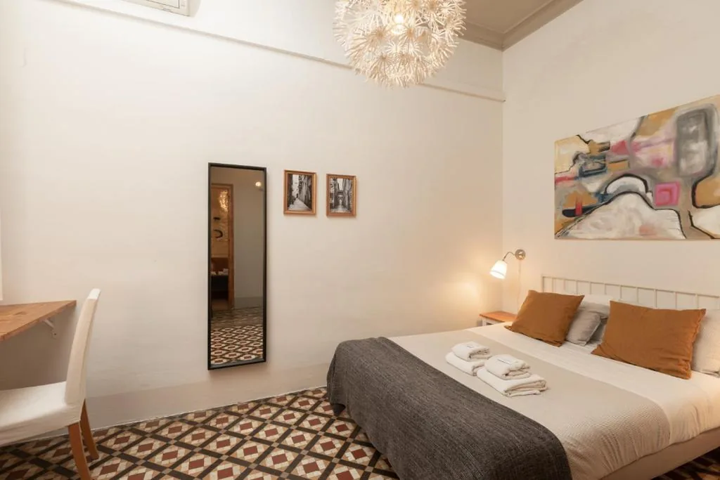 エコノミーダブルルーム（共用バスルーム） — Casa Maca Guest House