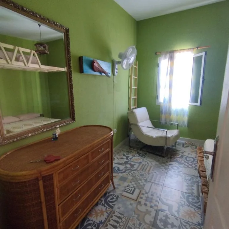 Chambre triple basique avec salle de bains commune — Casa Mamre