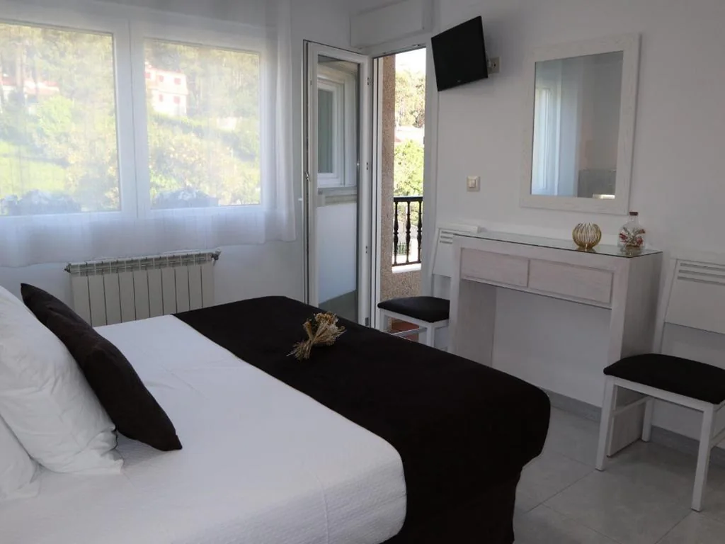 Camera doppia con balcone - 1 o 2 letti — Casa Maria o Grove