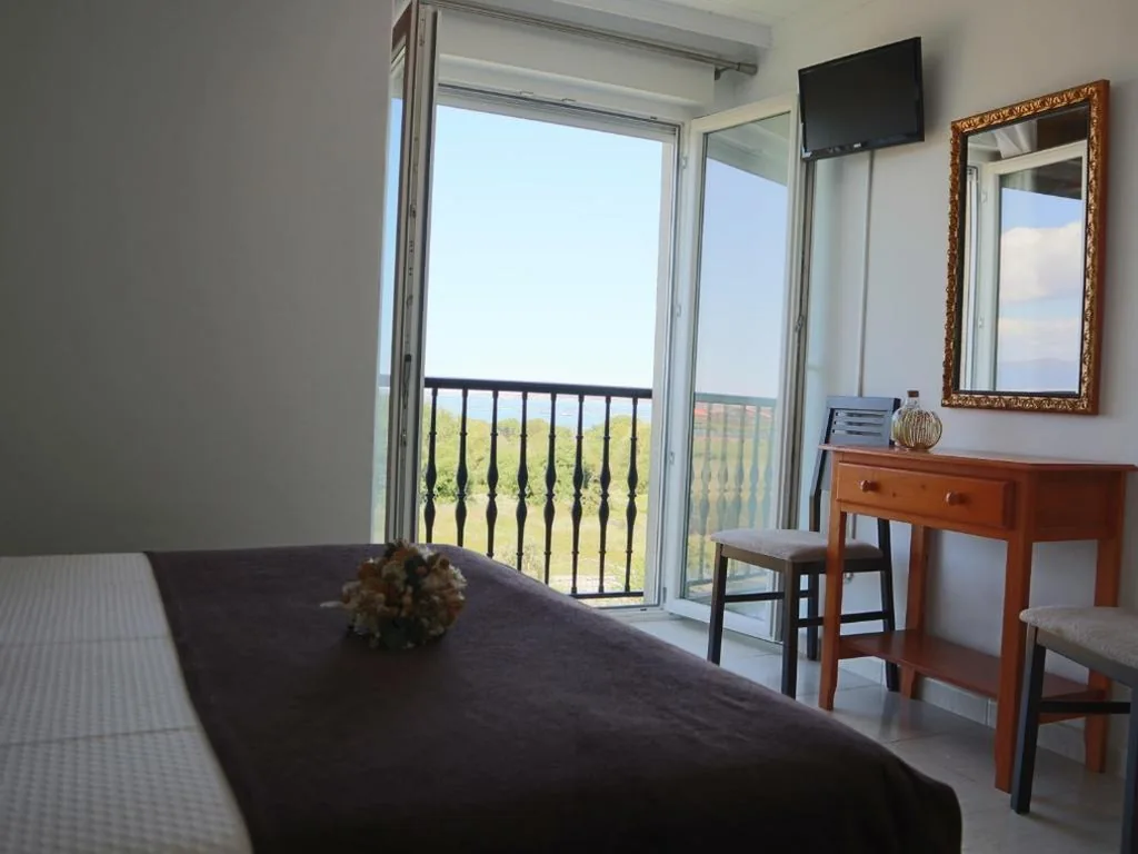 Camera doppia Deluxe con balcone e vista sul mare — Casa Maria o Grove