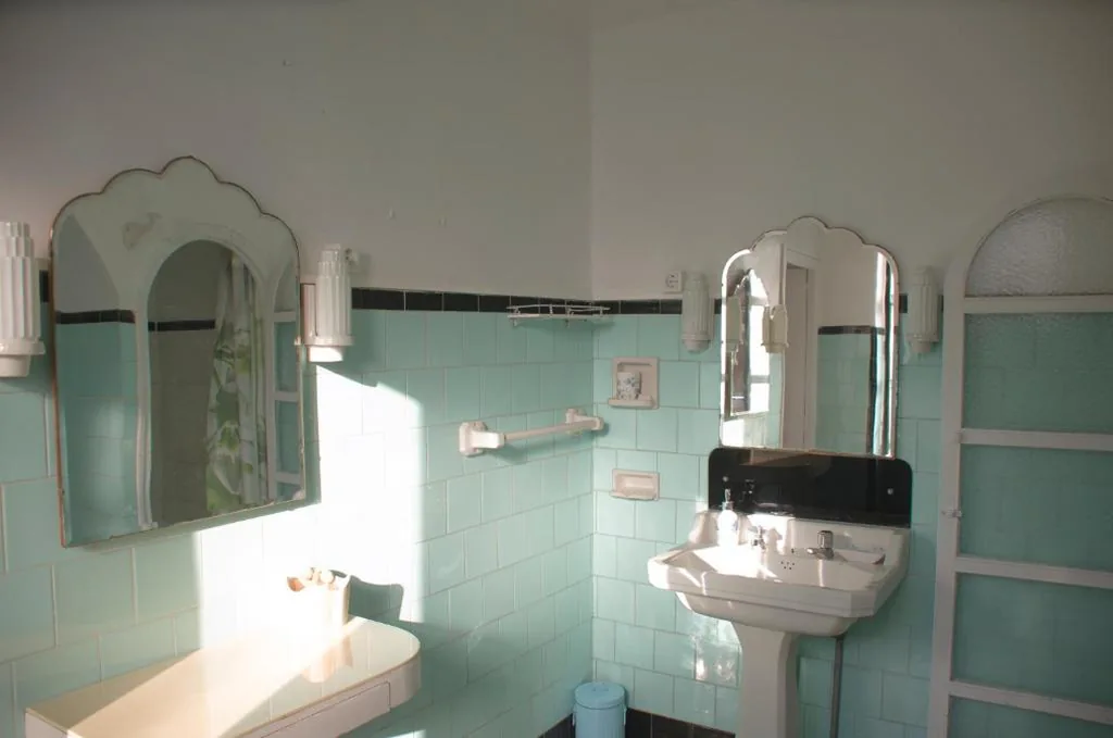 Quarto Duplo com casa de banho partilhada - 2 camas — Casa Marifina