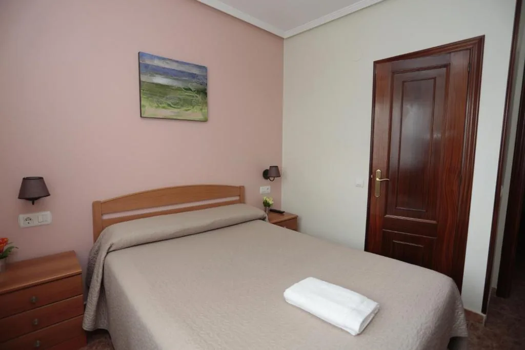 Habitación Doble con baño privado — Casa Marino Pensión **