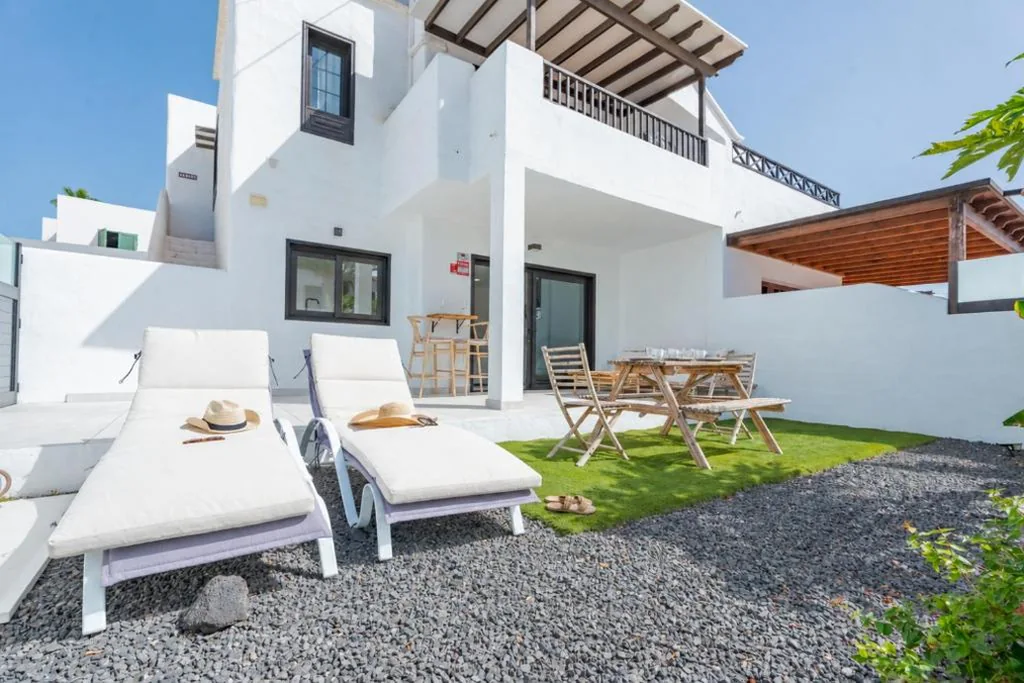 Villa de 3 dormitorios — Casa Marlena - Private Terrace- 4 min to the beach by Lanzarote Vacation Homes