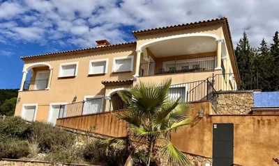 Casa Mas Ambros con piscina desbordante — foto 4
