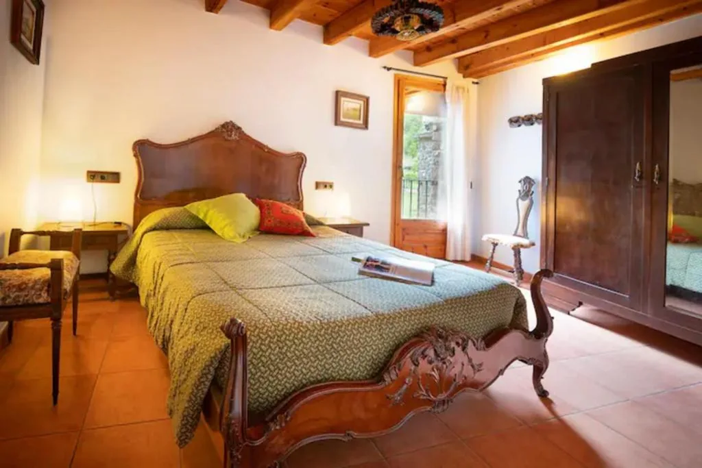 Quarto com cama de casal grande — Casa Massiana B&B