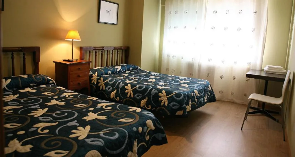 Chambre double avec salle de bains commune - 2 lits — Casa Matías