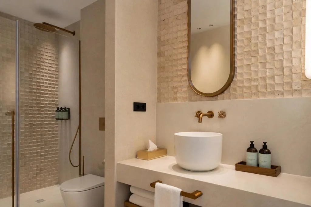 Habitación con cama grande — CASA METT Sitges - Adults Only