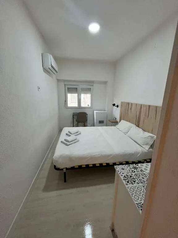 Habitación Doble con baño compartido — CASA MILA SV19 guesthouse