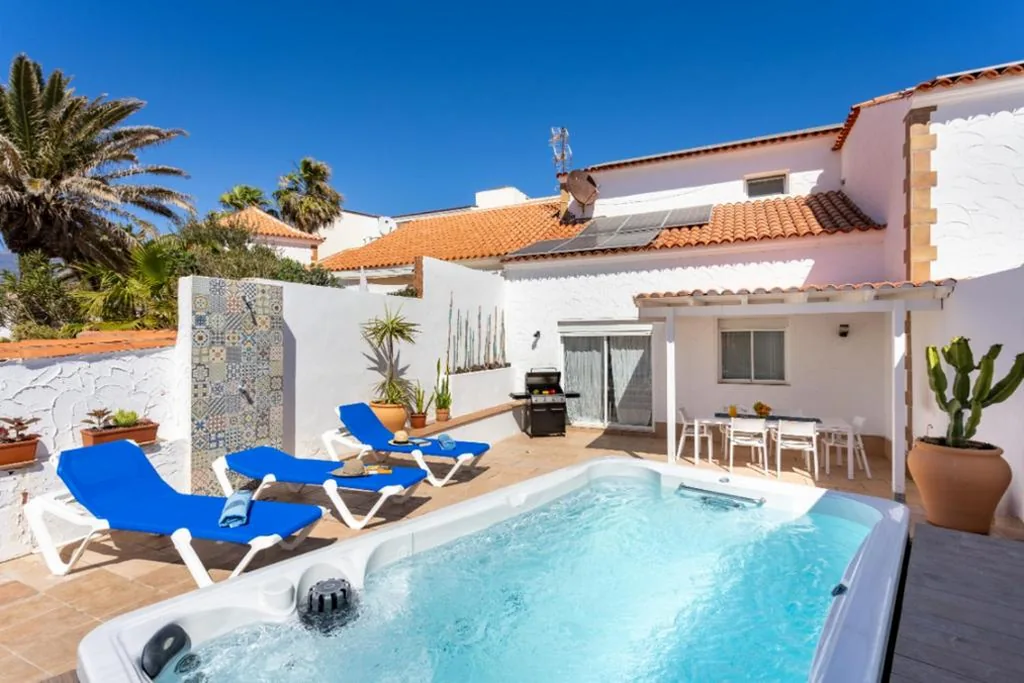 Villa — Casa Naranja - Heated pool