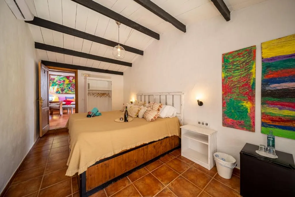 Camera con letto matrimoniale grande — Casa Natura