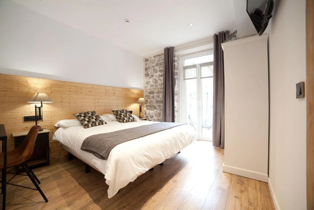 Habitación Doble Deluxe con balcón - 1 o 2 camas — Casa Nicolasa
