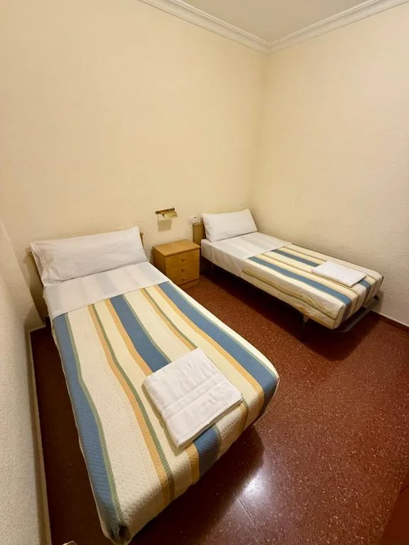 Chambre double avec salle de bains commune - 2 lits — Casa Noël