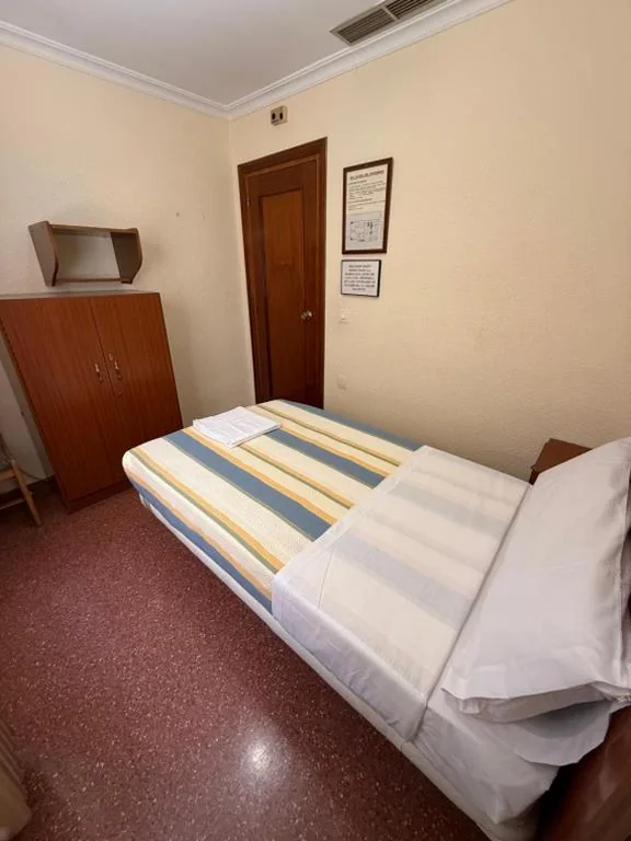 Chambre individuelle avec salle de bains commune — Casa Noël