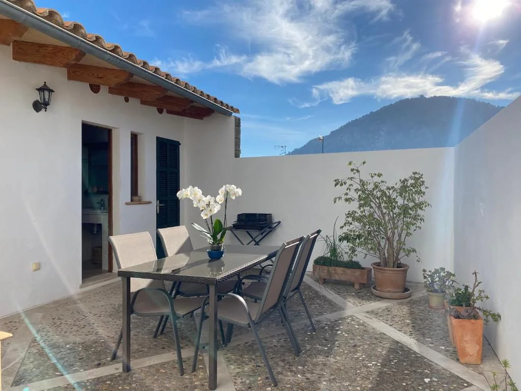 Casa de 3 dormitorios — casa nuria, en el centro, al lado de la escalinata del calvario para 6 personas