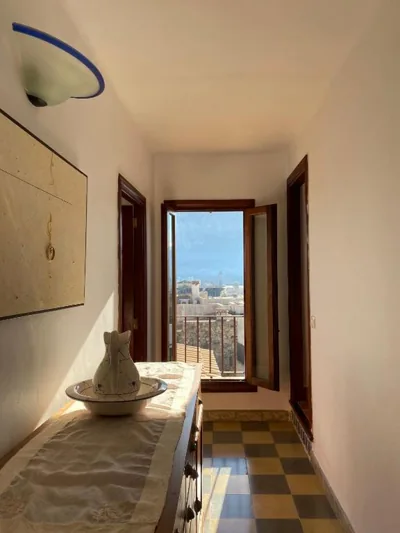 casa nuria, en el centro, al lado de la escalinata del calvario para 6 personas — foto 2