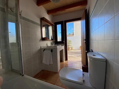 casa nuria, en el centro, al lado de la escalinata del calvario para 6 personas — foto 3