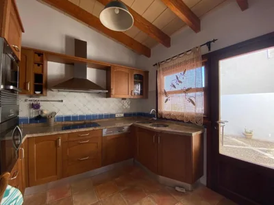casa nuria, en el centro, al lado de la escalinata del calvario para 6 personas — foto 11