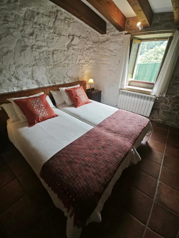 Doppelzimmer mit eigenem Bad – 2 Betten — Casa O Cruceiro de Aguiar