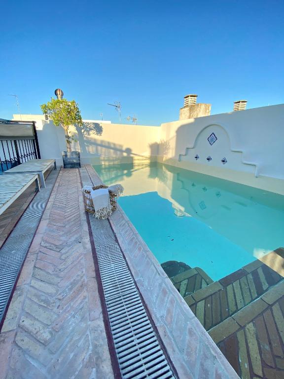 CASA PALACIO SXVIII CON PISCINA en centro histórico de SEVILLA en Sevilla