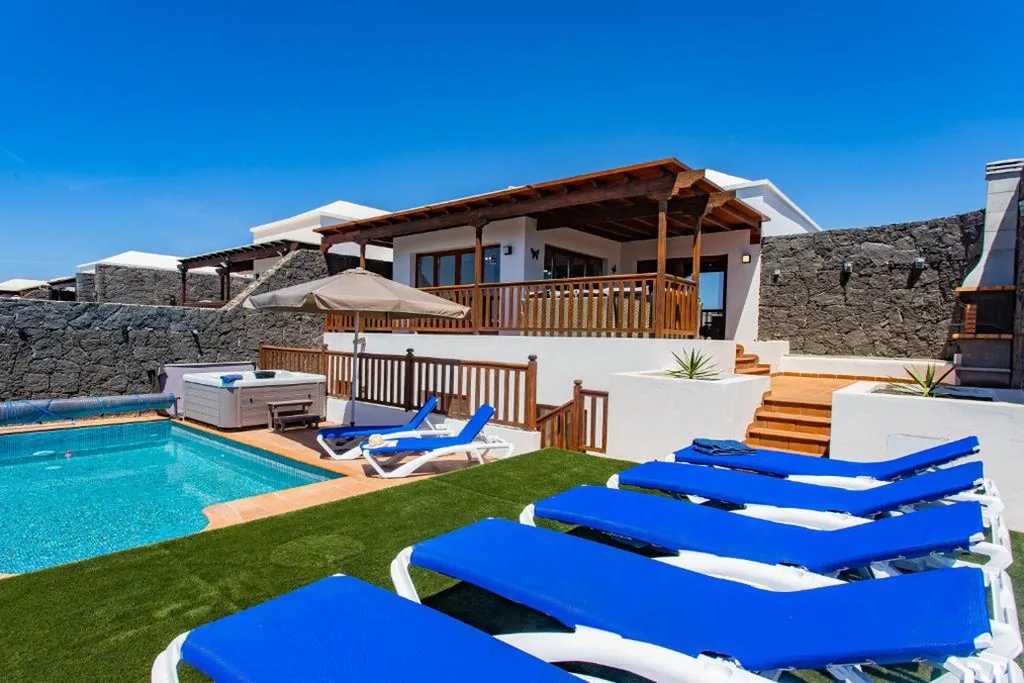 Villa — Casa Papillon