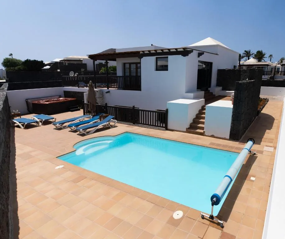 Villa — CASA PARI