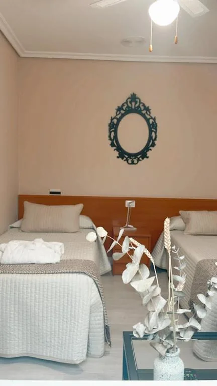 Habitación Doble con baño privado externo - 1 o 2 camas — Casa Pazos, Pedrafita do Cebreiro