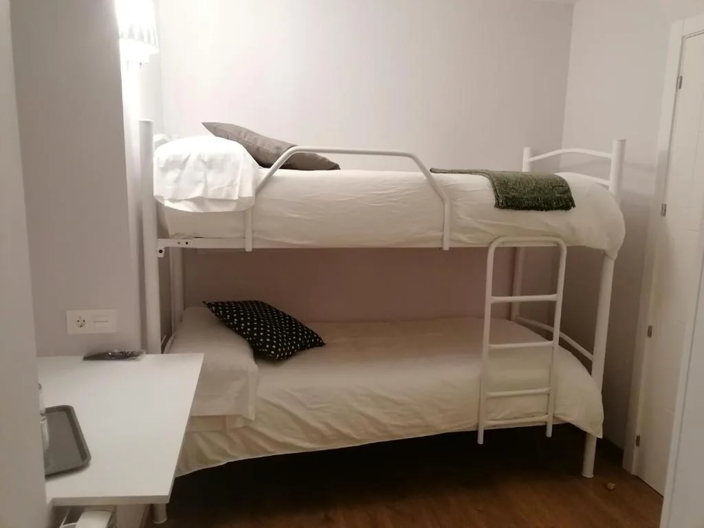 Habitación Doble con baño privado - 2 camas — Casa Perazancas At 34-49