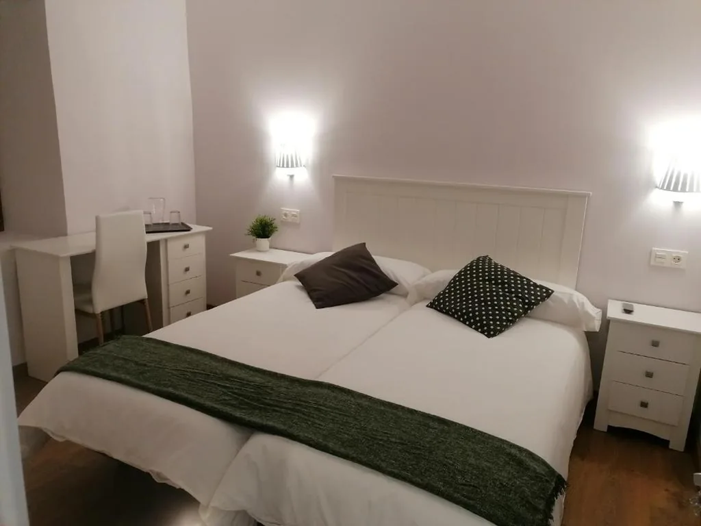 Habitación Doble con baño privado - 2 camas — Casa Perazancas At 34-49