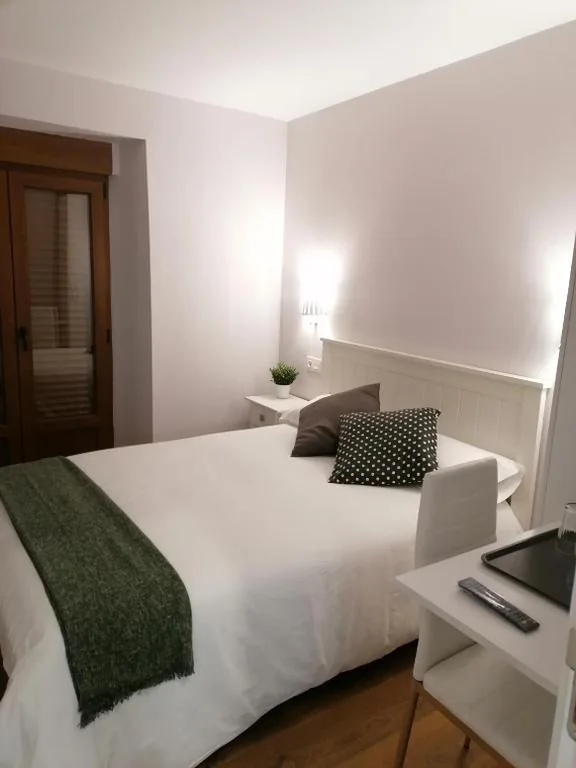 Habitación Doble con baño privado — Casa Perazancas At 34-49