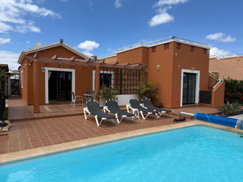 Casa Piedra, Luxury Family Front Line Golf, Hot Tub,Pool Table, 8 pers, Caleta de Fuste