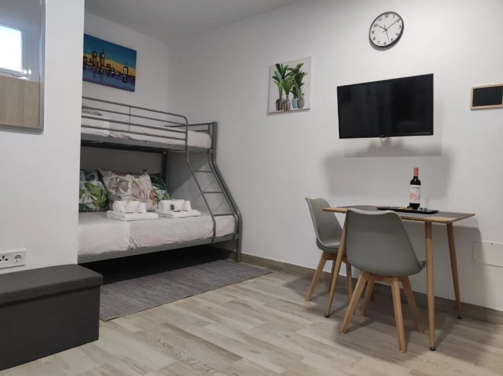 One-Bedroom House — CASA PIRÁMIDE 4 WIFI - Parking y Terraza Privada