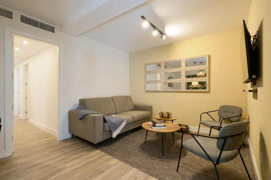Apartamento Deluxe de 3 dormitorios — Casa Pizarro, by Homing U