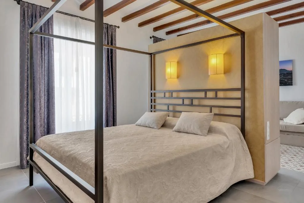 Habitación Doble Deluxe con balcón — Casa Rabat