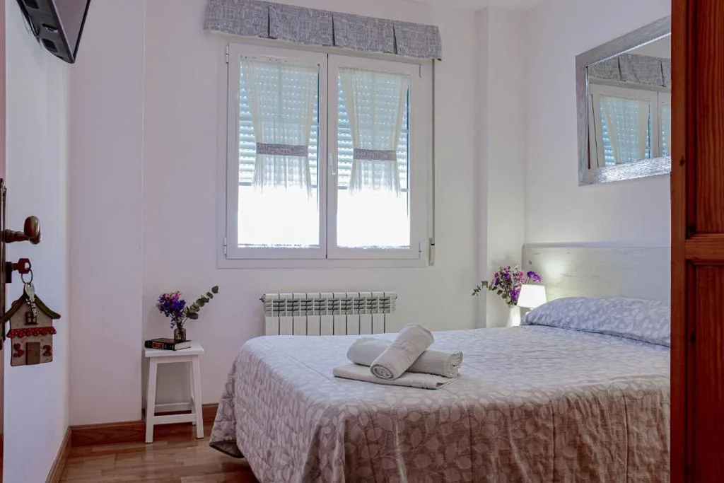 Doppelzimmer mit Gemeinschaftsbad — Casa Raichu - Pilgrim Guesthouse
