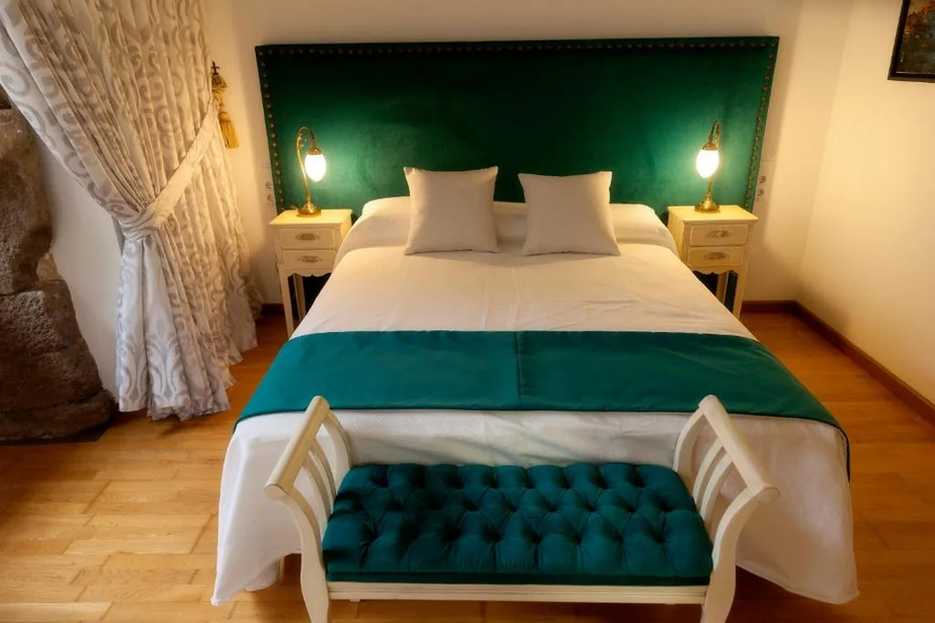 Tweepersoonskamer met Eigen Badkamer - 1 of 2 Bedden — CASA RECTORAL DE SAN EUSEBIO