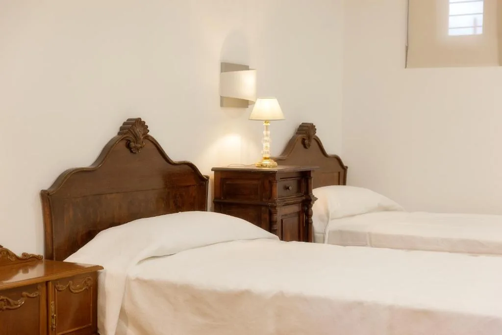 Tweepersoonskamer met Eigen Badkamer - 2 Bedden — CASA RECTORAL DE SAN EUSEBIO