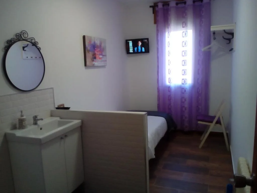 Habitación Individual con baño — Casa Ribeira Sacra Portomarin