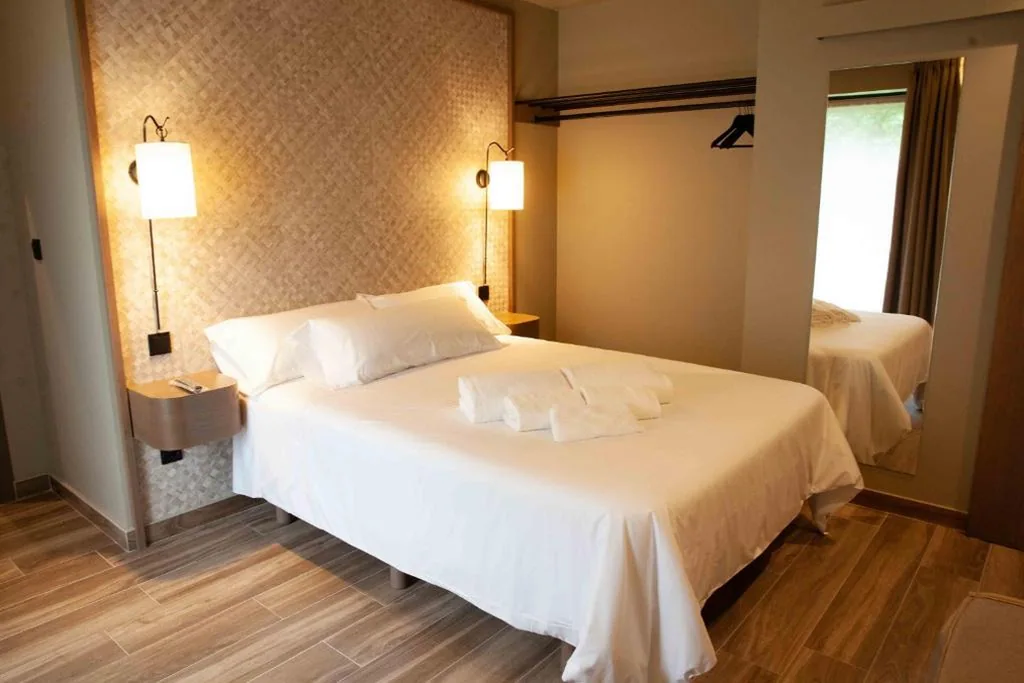 Doppelzimmer mit Zustellbett — Casa Rico de Medín