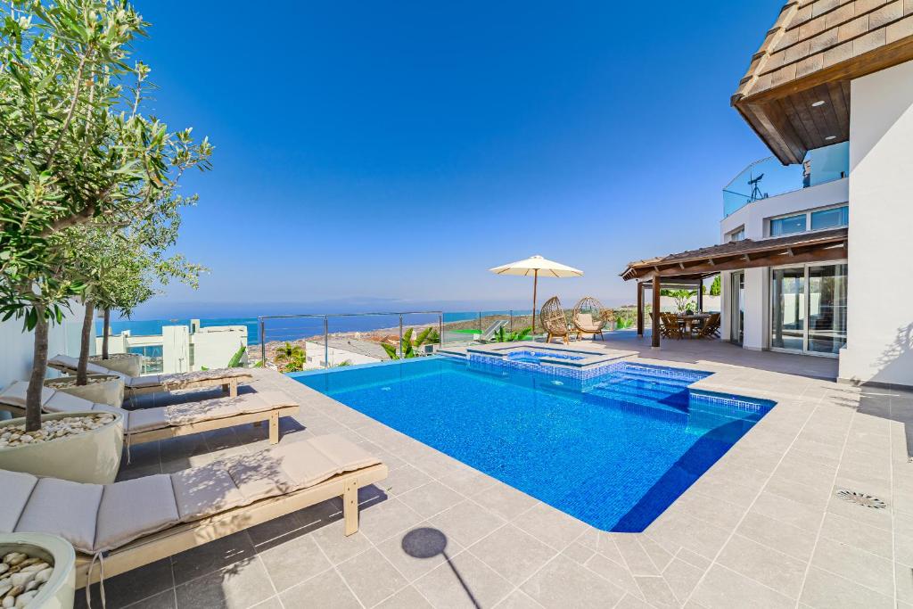 Casa Roque del Mar Private Villa with Pool, Jacuzzi & Ocean Views