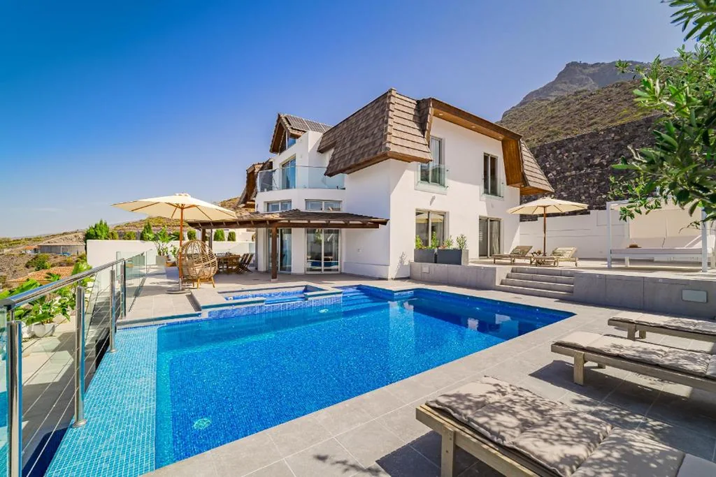 Casa Roque del Mar Private Villa with Pool, Jacuzzi & Ocean Views