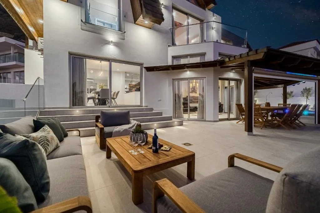 Villa — Casa Roque del Mar Private Villa with Pool, Jacuzzi & Ocean Views